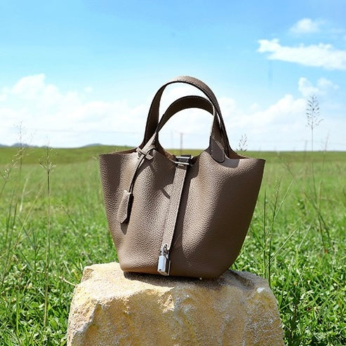 Sac cabas en cuir véritable pour femme avec boucle argentée