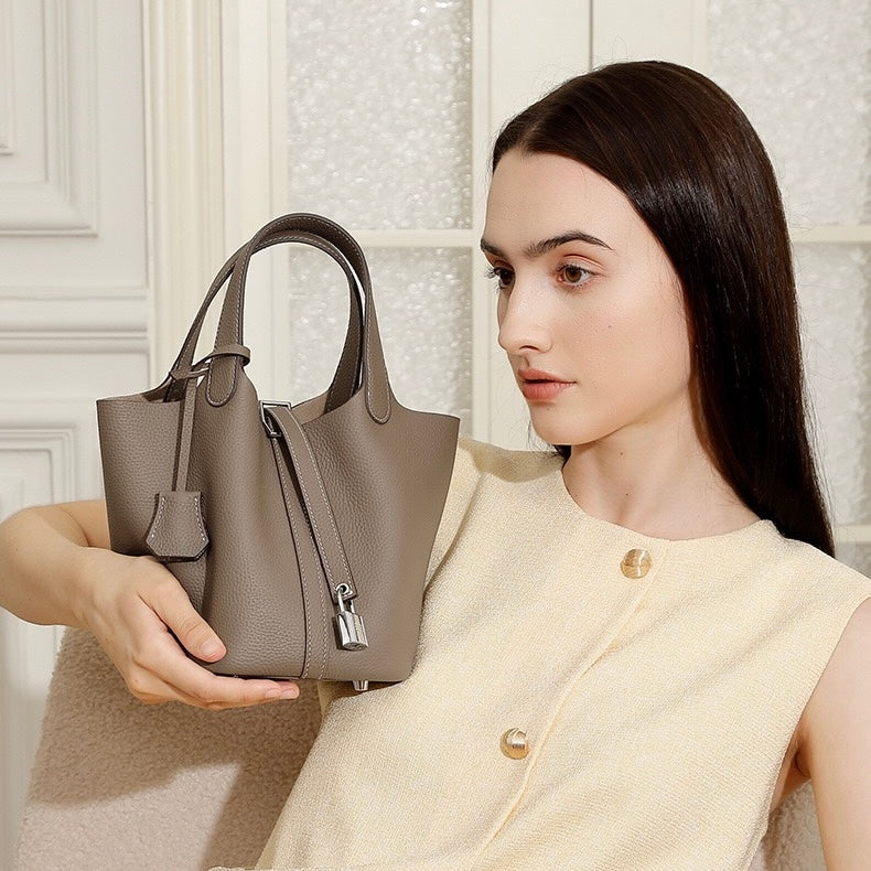 Sac cabas en cuir véritable pour femme avec boucle argentée