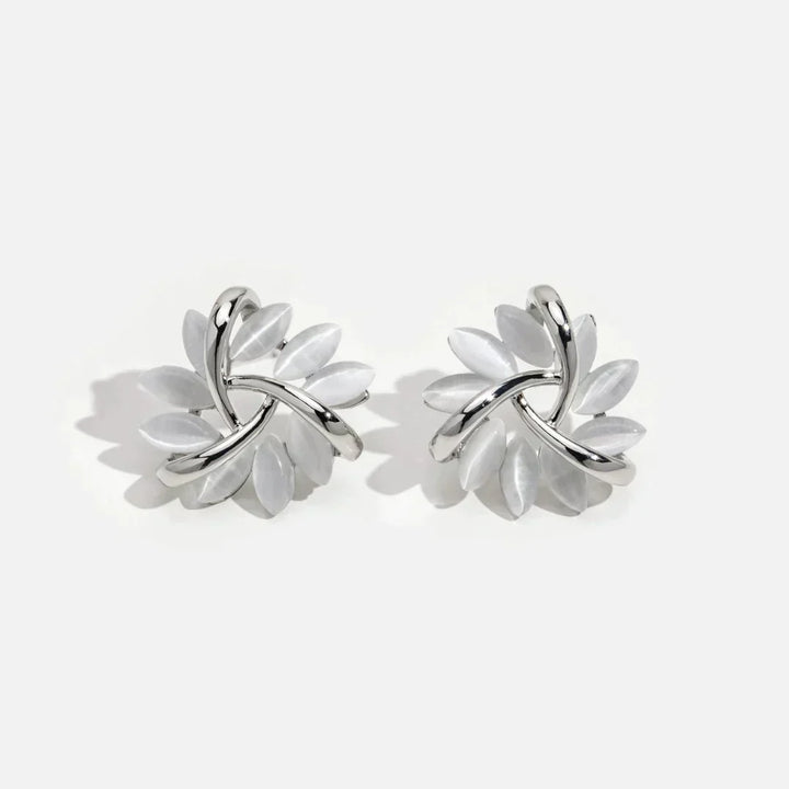 Boucles d'oreilles en cercle avec des pétales d'opale en or